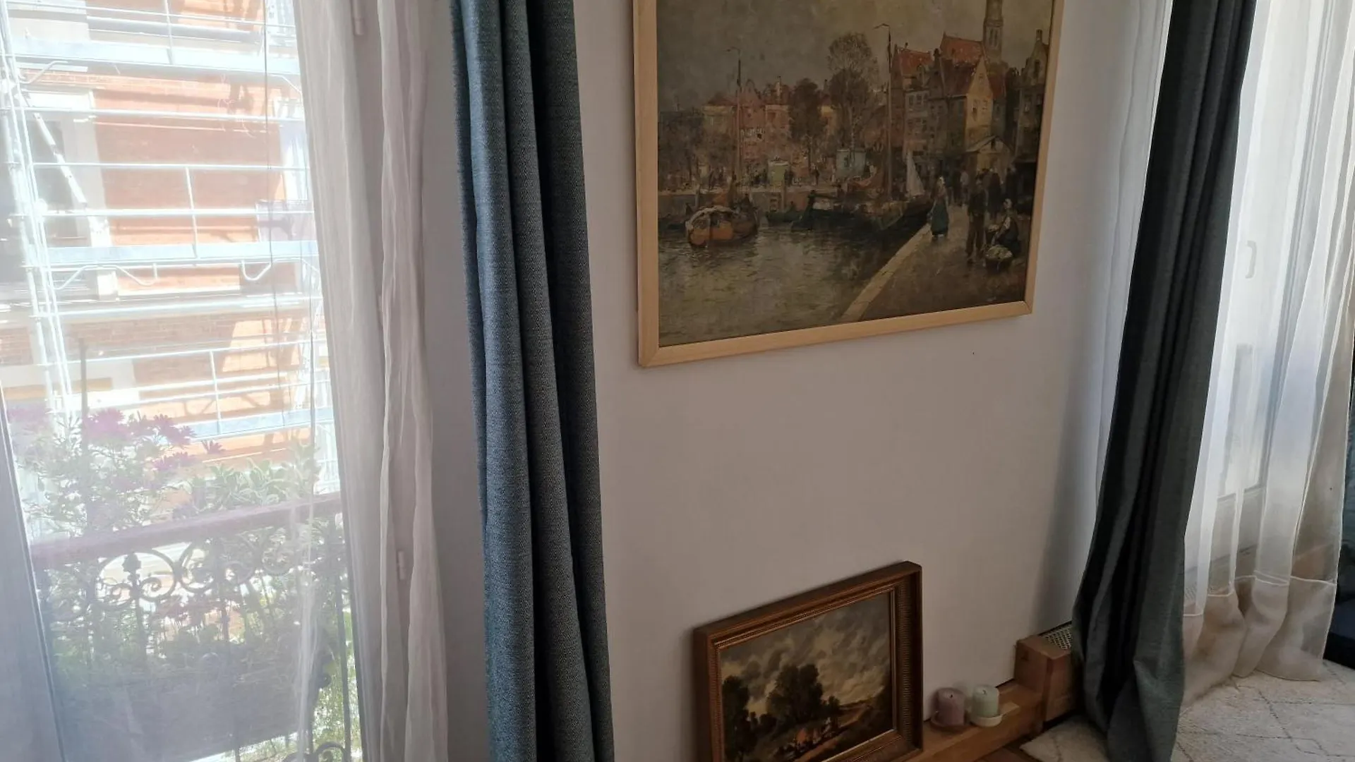 Alloggio in famiglia Very Large Private Room With Own Bathroom, In Montmartre Apartment Parigi